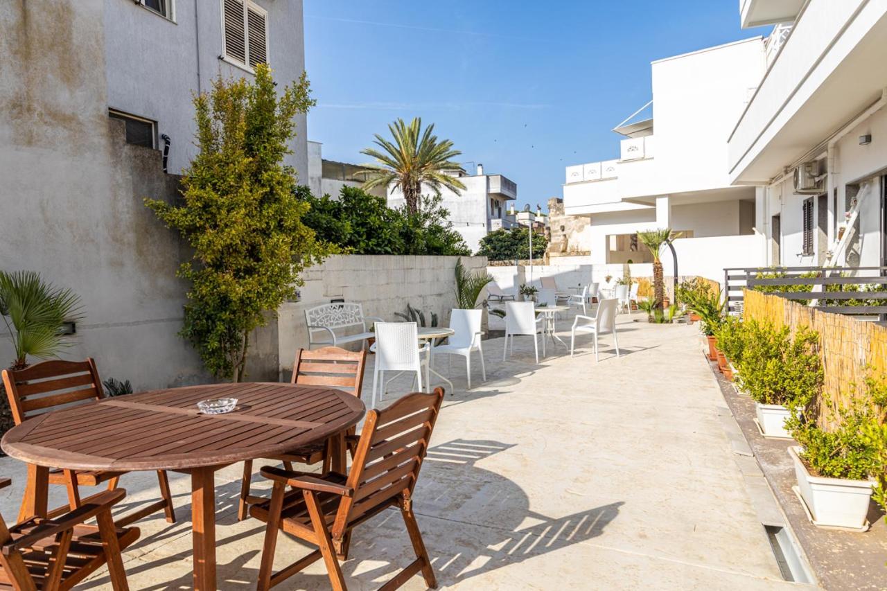La Gemma Del Salento Rooms&Apartments Racale Exterior foto